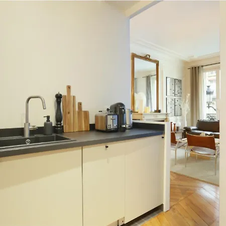 Luxurious - Located In Centre - Walking Distance From The Louvre Parijs