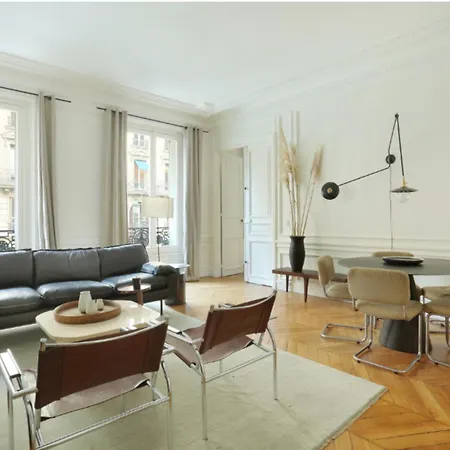 Luxurious - Located In Centre - Walking Distance From The Louvre Parijs